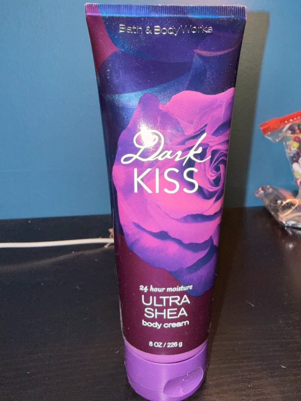 One dark kiss body cream bath and body works (8 oz)